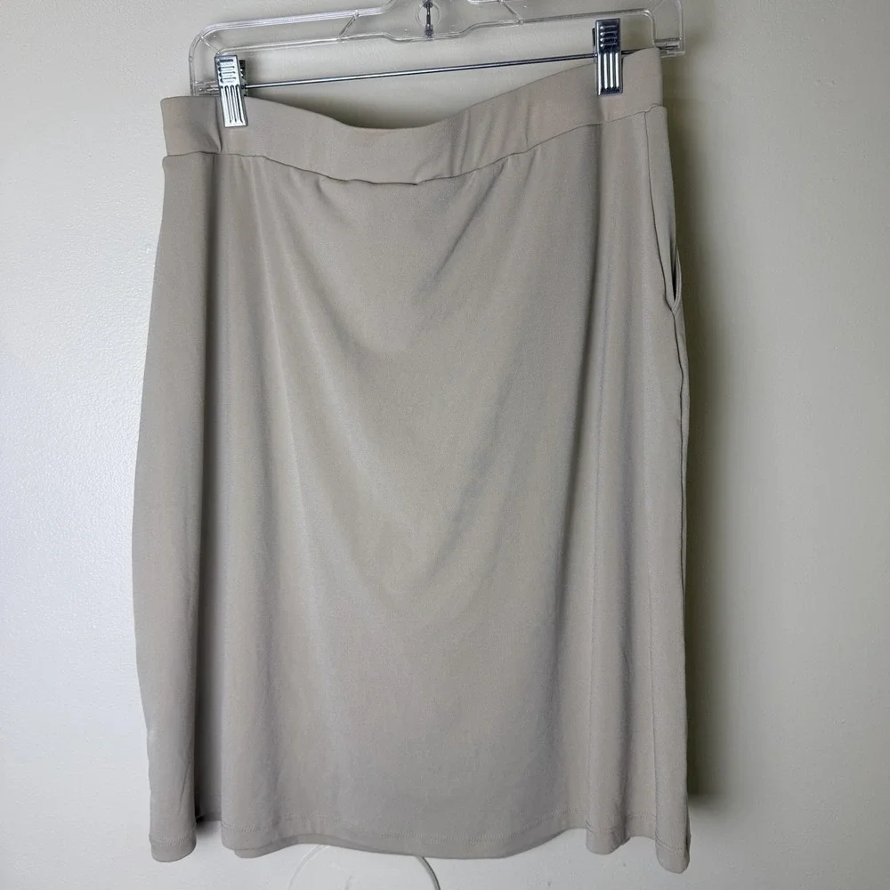 Susan Graver Liquid Knit A-line Skort Size Medium  Brown Pleat Elastic Waist